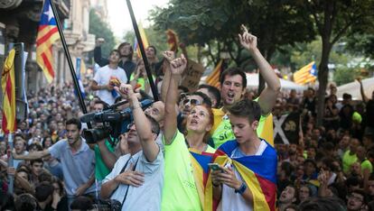 Manifestació independentista davant del Departament d'Economia.