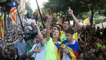 Manifestaci&oacute; independentista davant del Departament d&#039;Economia.