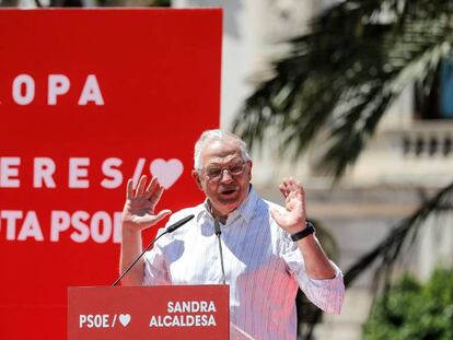 El cabeza de lista del PSOE a las elecciones europeas, Josep Borrell, este domingo durante un acto en Valencia.