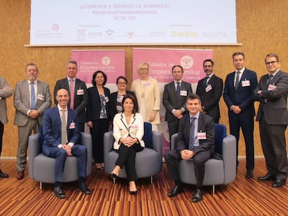 Miembros de la Cátedra de Empresa Familiar de la Universitat de Valencia durante la segunda jornada de 'Empresas familiares en el mundo'.