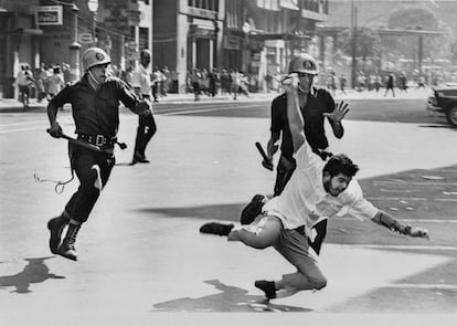 Estudante de medicina durante protesto na Cinelândia, em 1968.