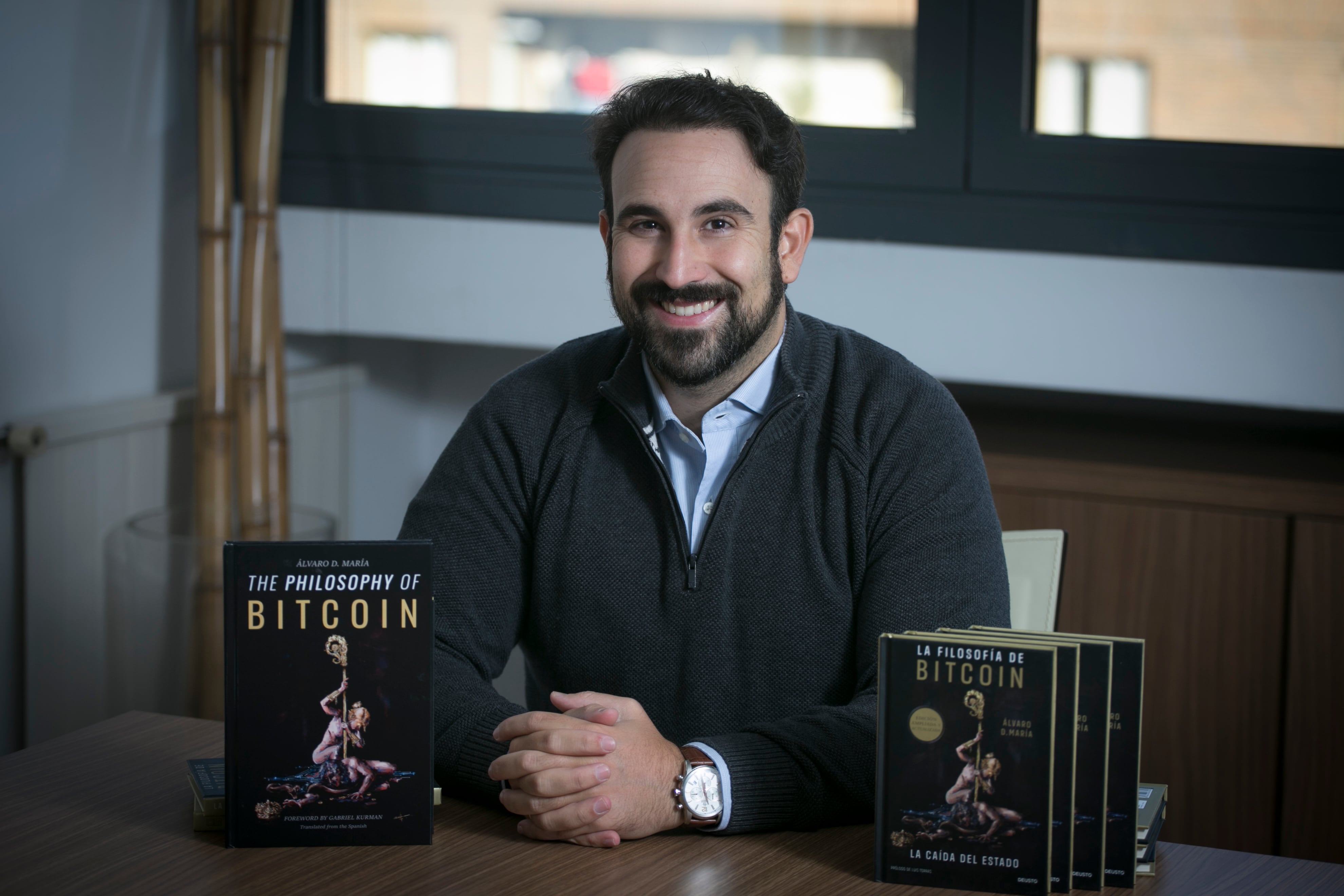 Álvaro D María autor de La Filosofía Bitcoin, en la sede de BTC Consulting 360, en Madrid.