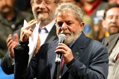 Luiz Inácio Lula da Silva pronuncia un discurso en el mitin de ayer en Porto Alegre.