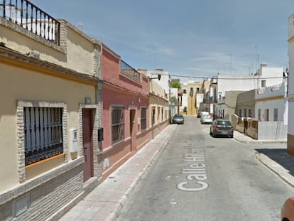 Vista de la calle Hilarión Eslava, en Alcalá de Guadaíra (Sevilla).