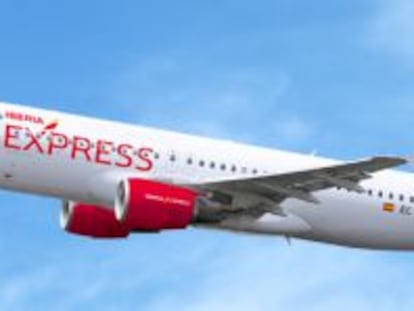 Avi&oacute;n pintado con la nueva imagen de Iberia Express.