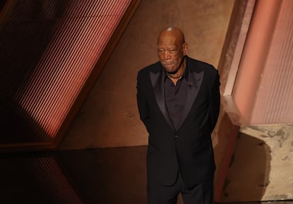 Morgan Freeman dedica unas palabras a el fallecido Gene Hackman, con quien trabaj en 'Sin perdn y Bajo sospecha', en la 97.? edicin de los Premios de la Academia.