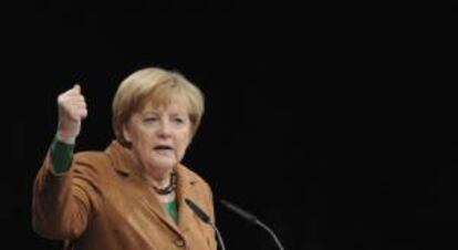 La canciller alemana, Angela Merkel, ofrece un discurso en la conferencia del partido democristiano alemán (CDU) de la Baja Sajonia en Celle (Alemania).