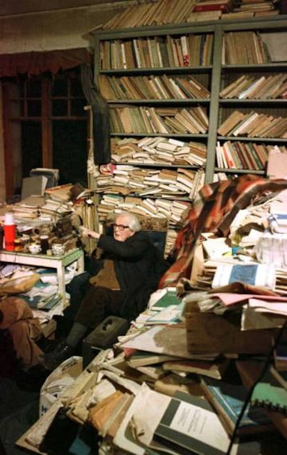 El psicólogo suizo Jean Piaget en su despacho en 1979.