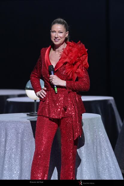 La presentadora Anne Igartiburu, en un momento de la ópera.