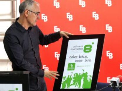 El portavoz madracista, José Navas, ayer durante la presentación en la sede de EB en Bilbao.