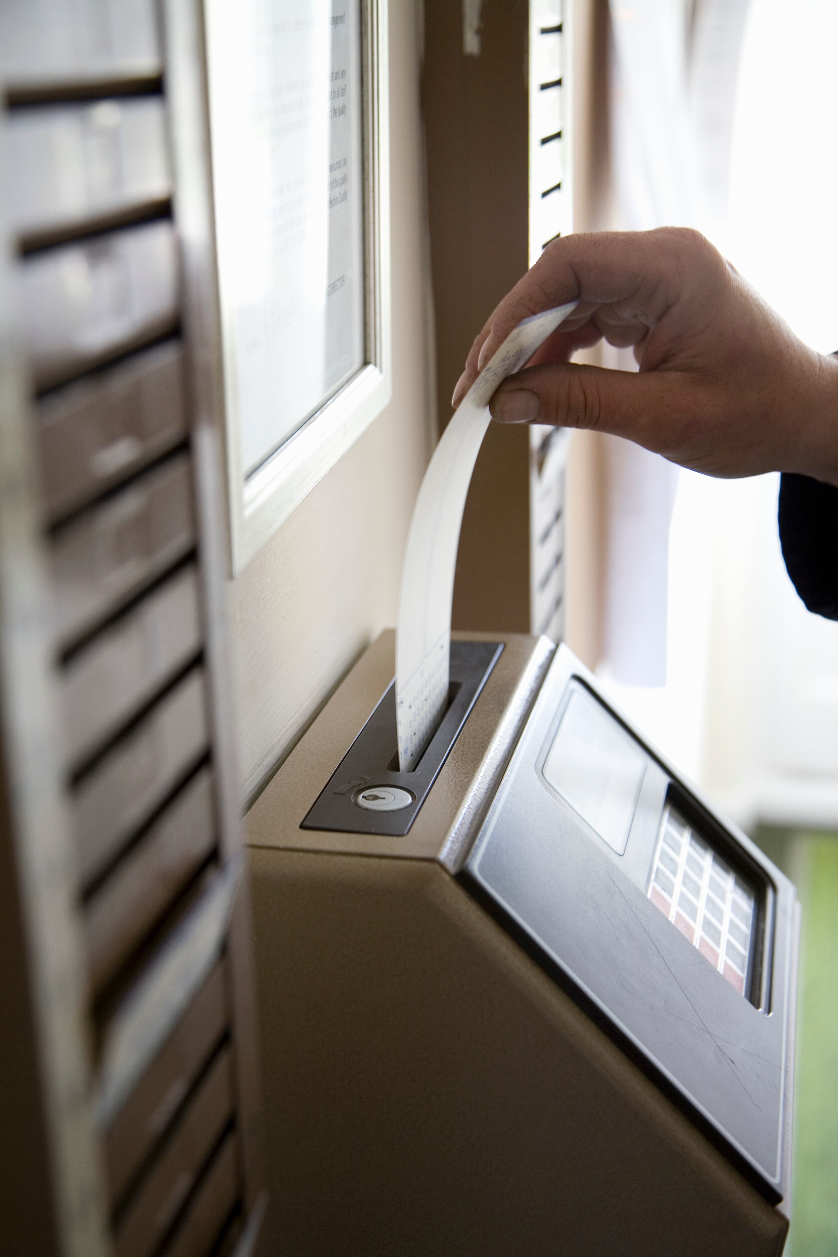 Las empresas, sin prisa ante la reforma del registro horario 