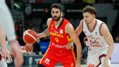 Ricky Rubio en acción durante el partido de España ante Letonia.