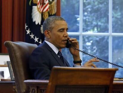 O presidente Obama durante uma conferência telefônica antes de partir.
