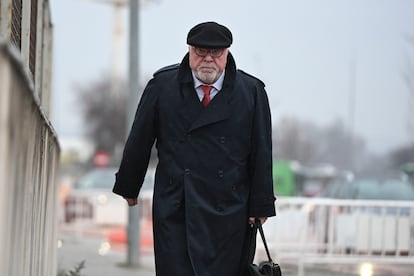 El excomisario José Manuel Villarejo a su llegada a la Audiencia Nacional en San Fernando de Henares (Madrid) donde vuelve al banquillo por los encargos de Repsol y CaixaBank.