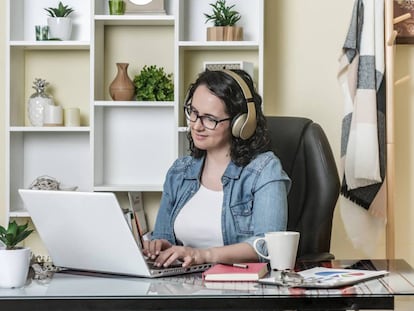 Una sentencia recuerda que para aplicar el teletrabajo a la plantilla debe negociarse con los sindicatos