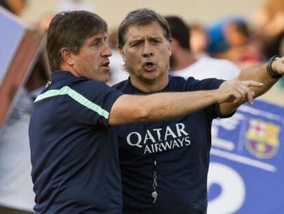 Roura y Martino durante un entrenamiento del Barcelona en Israel. 