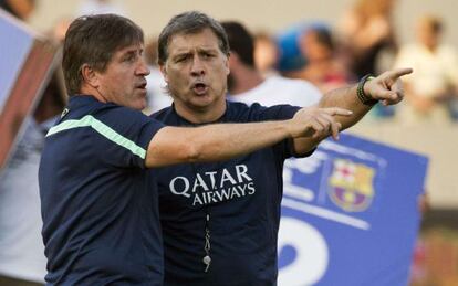 Roura y Martino durante un entrenamiento del Barcelona en Israel. 