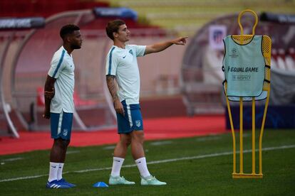 Griezmann y Lemar, durante el último entrenamiento del Atlético.