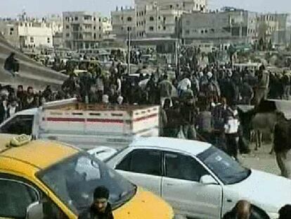Los palestinos continúan entrando en Egipto por la frontera de Rafah