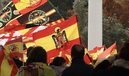 Supporters of fascist-inspired political party Falange also attended the march with the pre-constitutional Spanish flag.