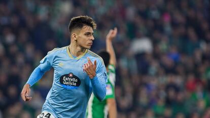 Gabri Veiga celebra un gol con el Celta ante el Betis, el pasado mes de febrero.