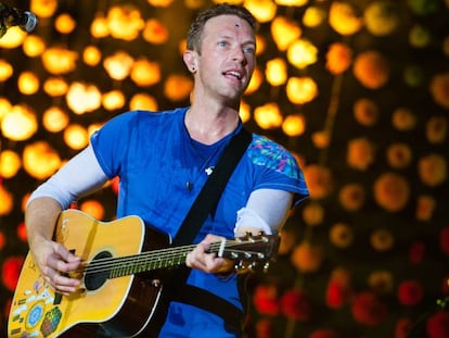 Chris Martin, el vocalista de Coldplay, durante su concierto en el Festival de Glastonbury.