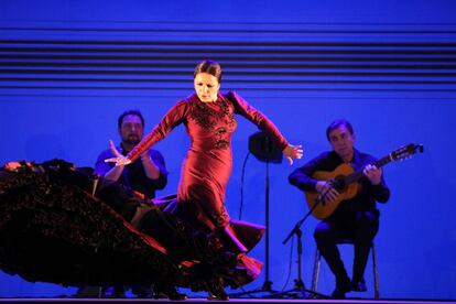 Eva Yerbabuena, Premio Nacional de Danza 2001, puso el toque artístico a la noche con su particular interpretación contemporánea del flamenco.