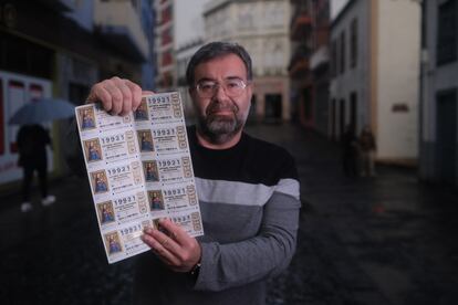 Ángel, lotero de la Administración Tajurgo de Santa Cruz de La Palma, con el número 19921. 