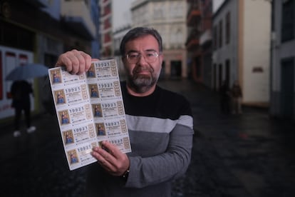 Ángel, lotero de la Administración Tajurgo de Santa Cruz de La Palma, con el número 19921.