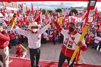 Vladimir Cerrón (derecha) y Pedro Castillo en un evento en Junín, Perú
