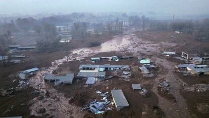Vista aérea de la aldea de Caotan, afectada por un deslizamiento de tierra, este martes.