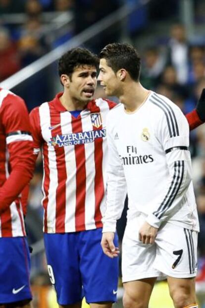 Diego Costa e Cristiano Ronaldo discutem durante o partido