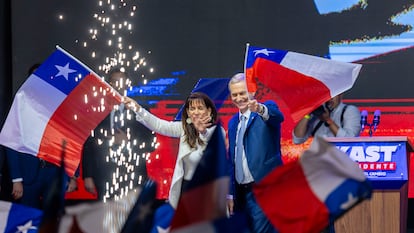 José Antonio Kast y María Pía Adriasola celebran los resultados de la elección presidencial en Santiago, el 14 de diciembre 2025.