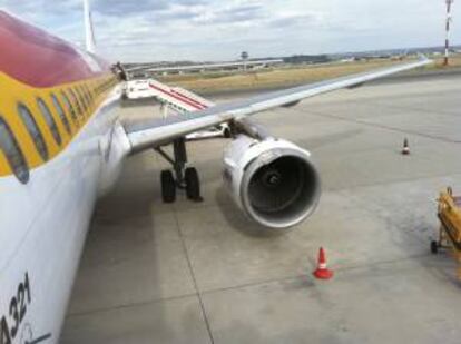 Un avión Airbus 321 de la compañía Iberia, en el aeropuerto de Madrid-Barajas.