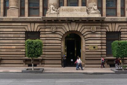 El Banco de México se encuentra en el número 2, de la Avenida 5 de Mayo, en el Centro Histórico de la Ciudad de México. El acceso es gratuito, únicamente hay que registrarse en la página del Museo.