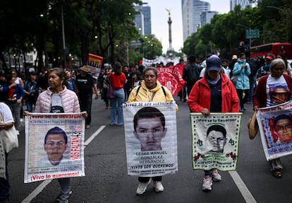 Familiares de los 43 normalistas de Ayotzinapa