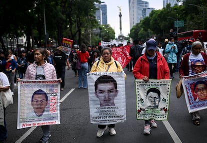 Familiares de los 43 normalistas de Ayotzinapa