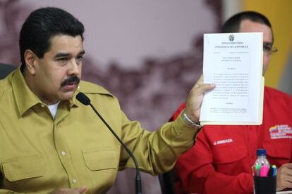 Nicol&aacute;s Maduro durante el anuncio de nuevas regulaciones econ&oacute;micas