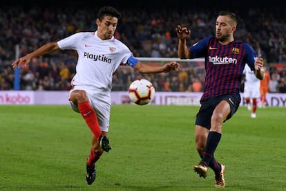 Jesús Navas y Jordi Alba, en el reciente partido en el Camp Nou entre Barça y Sevilla.