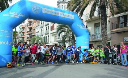 El pistoletazao de salida de la Cursa del Dimoni de Badalona.