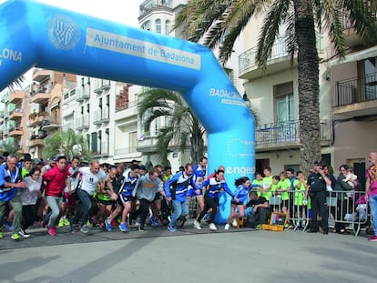 El pistoletazao de salida de la Cursa del Dimoni de Badalona.