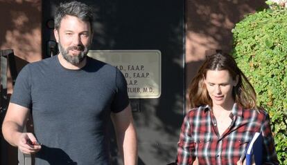 Ben Affleck y Jennifer Garner ayer en California.