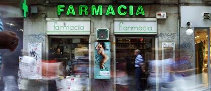 Una farmacia en la calle Preciados el d&iacute;a del comienzo del copago.