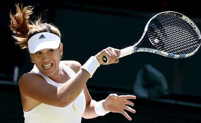 Muguruza devuelve la bola a Radwanska 