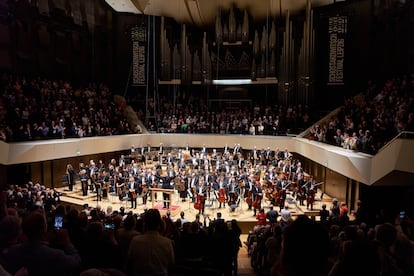 Andris Nelsons y la Sinfónica de Boston reciben las ovaciones del público en la Gewandhaus después de interpretar la ‘Octava sinfonía’ de Shostakóvich, el pasado 17 de mayo en Leipzig.