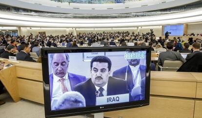 El ministro iraquí de Derechos Humanos, en la pantalla, en la sede de la ONU en Ginebra (Suiza) el 1 de septiembre