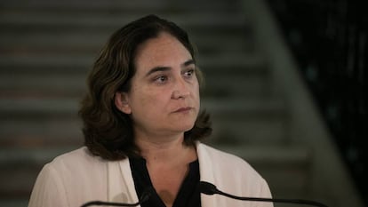 Ada Colau tras reunirse con el Conseller de Interior, Miquel Buch.