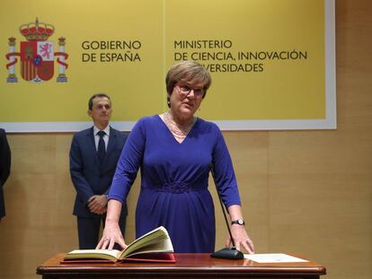 Ángeles Heras toma posesión como secretaria de Estado, ante Pedro Duque, el pasado lunes.