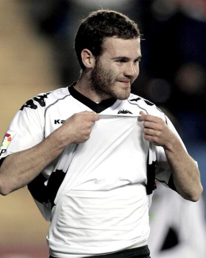 Mata celebra el tanto de la victoria ante el Levante.