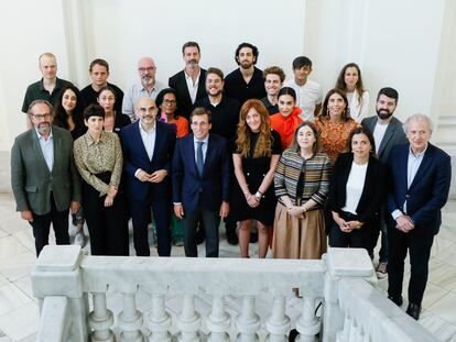 El alcalde José Luis Martínez Almeida, este miércoles junto con algunos de los organizadores y ganadores de los III Premios Ondas Globales del Podcast.